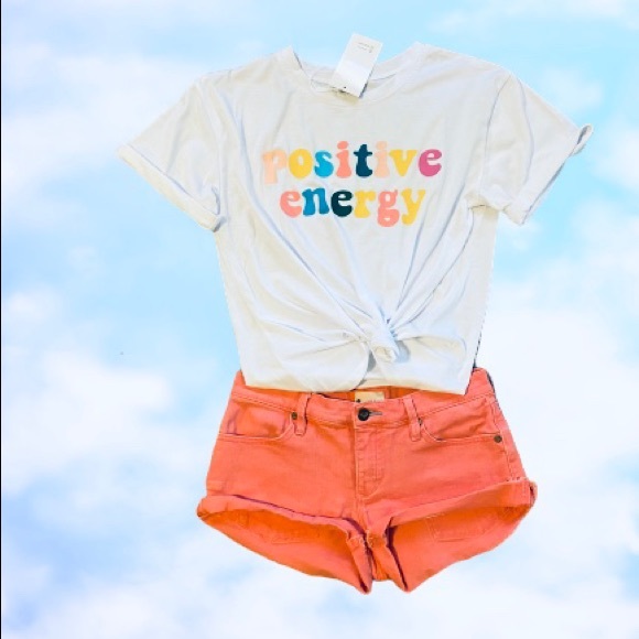 Graphic Tee ✌️💗🌼 - Picture 2 of 5